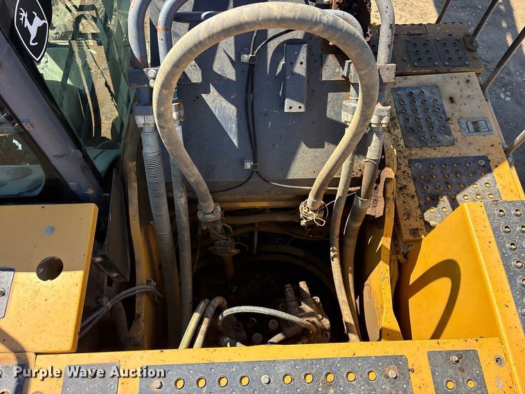 image for item ES8219 2017 John Deere 470G LC excavator