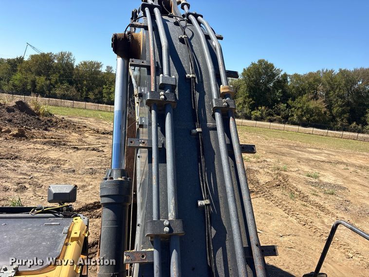 image for item ES8219 2017 John Deere 470G LC excavator