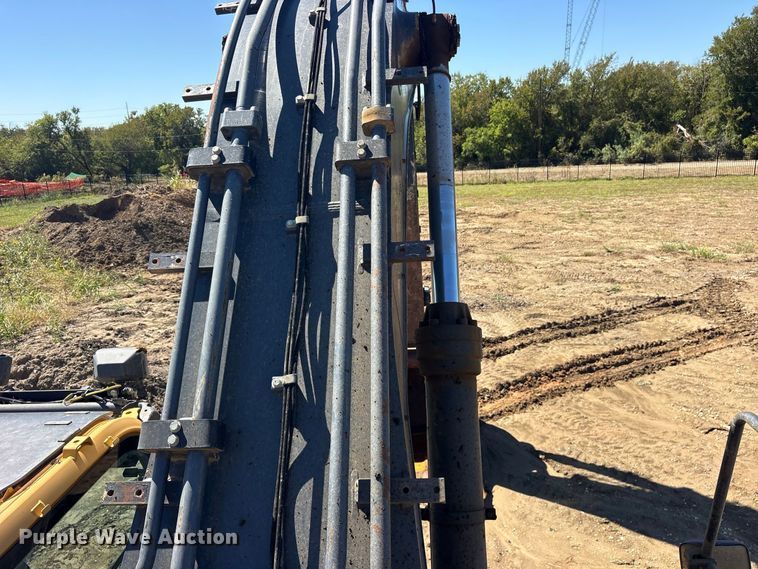 image for item ES8219 2017 John Deere 470G LC excavator