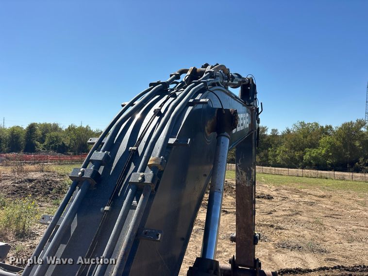 image for item ES8219 2017 John Deere 470G LC excavator