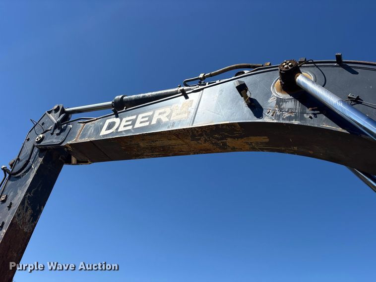 image for item ES8219 2017 John Deere 470G LC excavator
