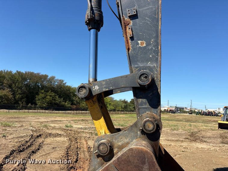 image for item ES8219 2017 John Deere 470G LC excavator