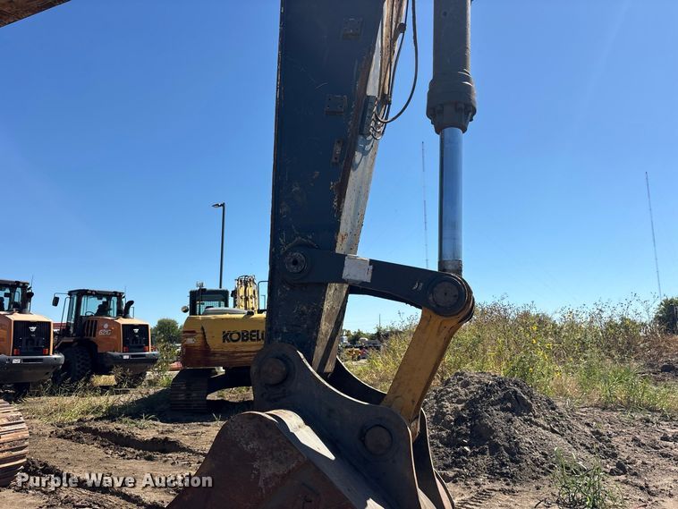 image for item ES8219 2017 John Deere 470G LC excavator