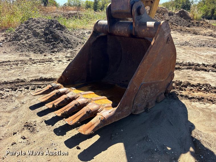 image for item ES8219 2017 John Deere 470G LC excavator