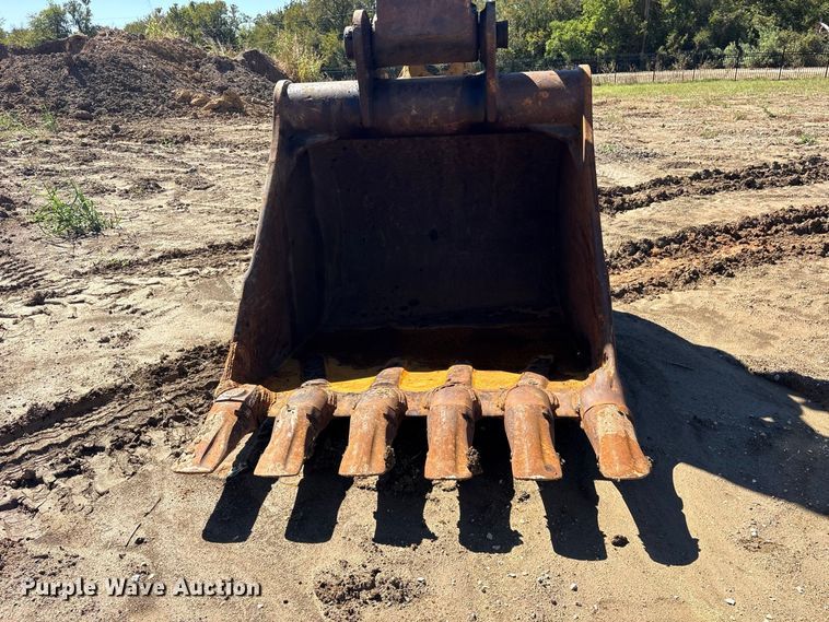 image for item ES8219 2017 John Deere 470G LC excavator