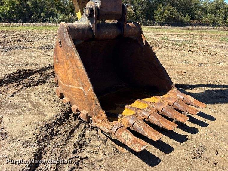 image for item ES8219 2017 John Deere 470G LC excavator
