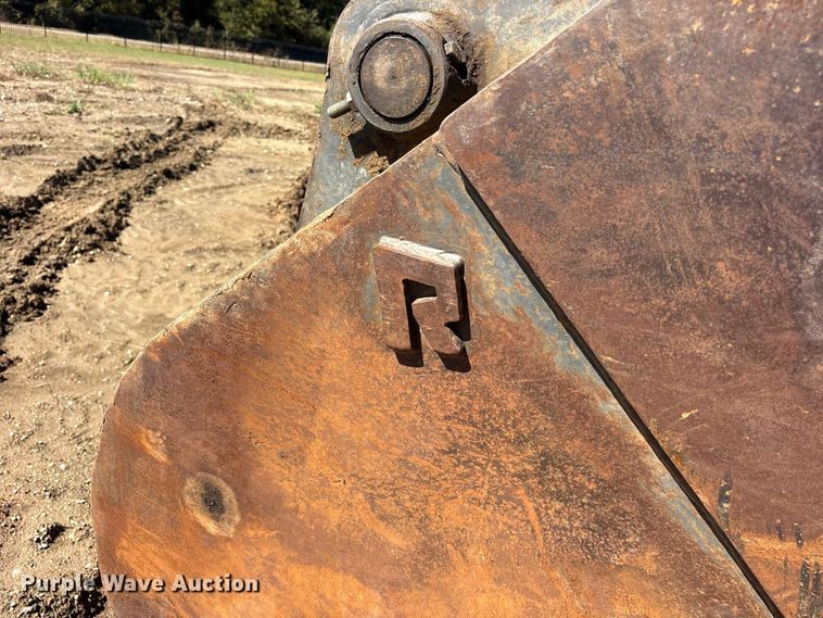 image for item ES8219 2017 John Deere 470G LC excavator