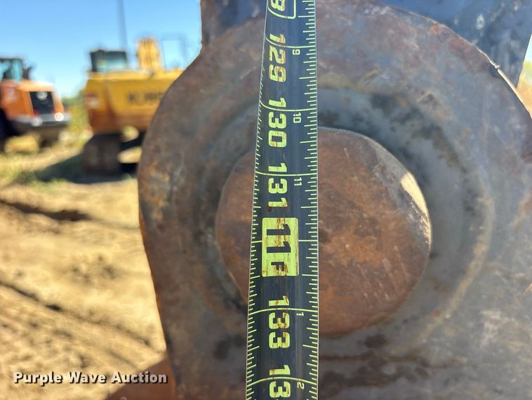 image for item ES8219 2017 John Deere 470G LC excavator