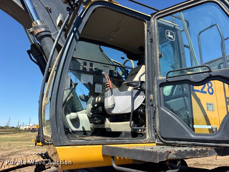 image for item ES8219 2017 John Deere 470G LC excavator