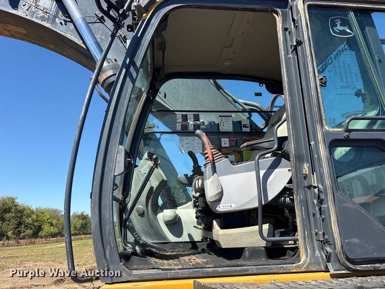 image for item ES8219 2017 John Deere 470G LC excavator