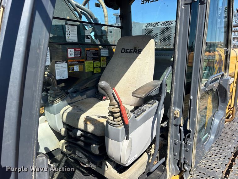image for item ES8219 2017 John Deere 470G LC excavator