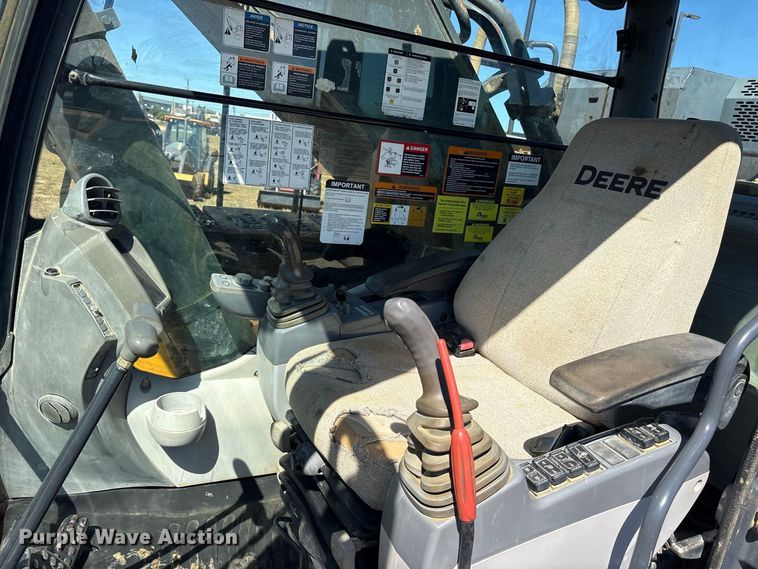 image for item ES8219 2017 John Deere 470G LC excavator