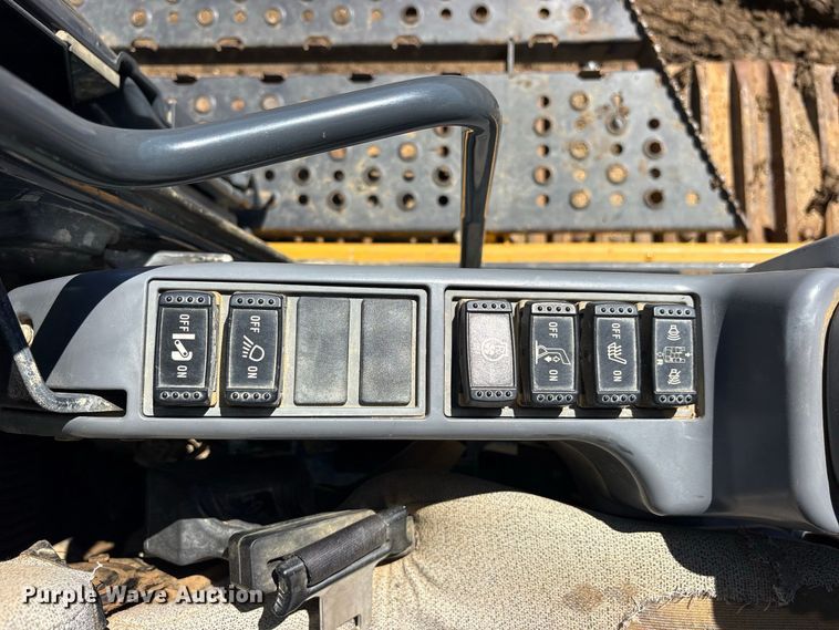 image for item ES8219 2017 John Deere 470G LC excavator