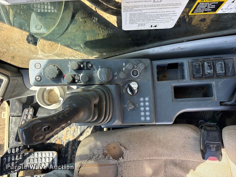 image for item ES8219 2017 John Deere 470G LC excavator