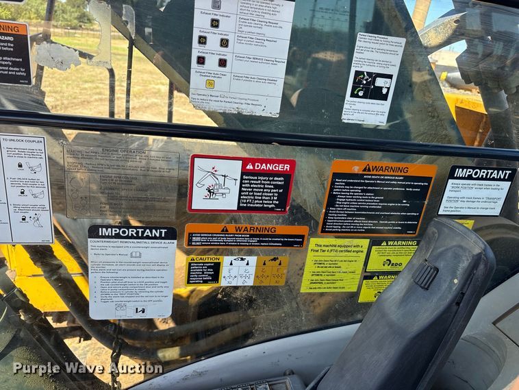 image for item ES8219 2017 John Deere 470G LC excavator