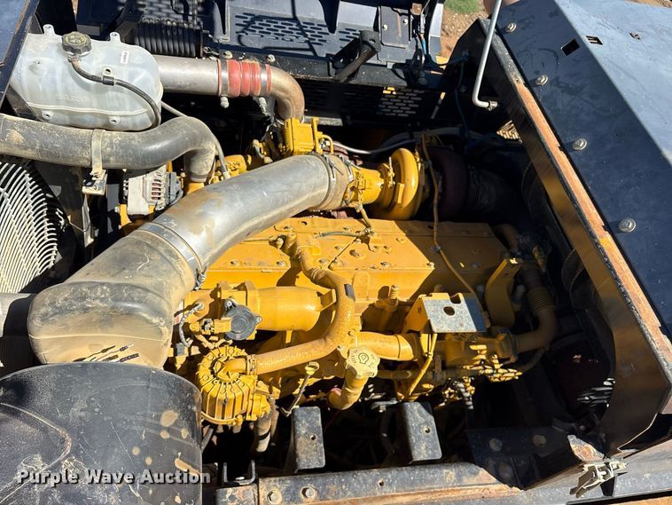 image for item ES8219 2017 John Deere 470G LC excavator