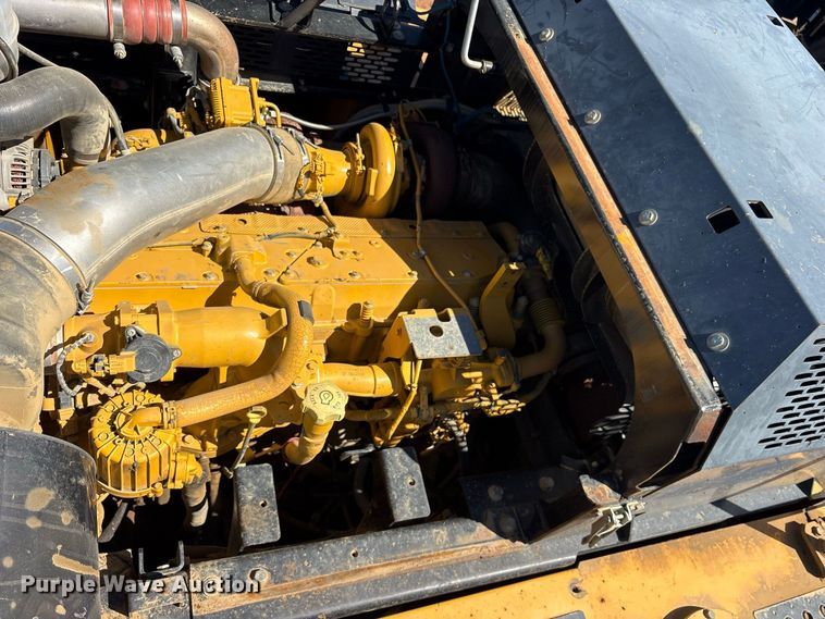 image for item ES8219 2017 John Deere 470G LC excavator