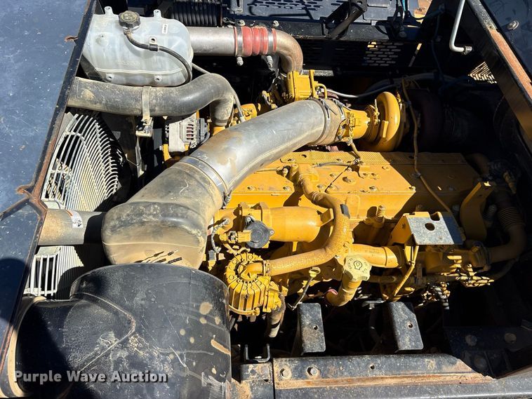 image for item ES8219 2017 John Deere 470G LC excavator