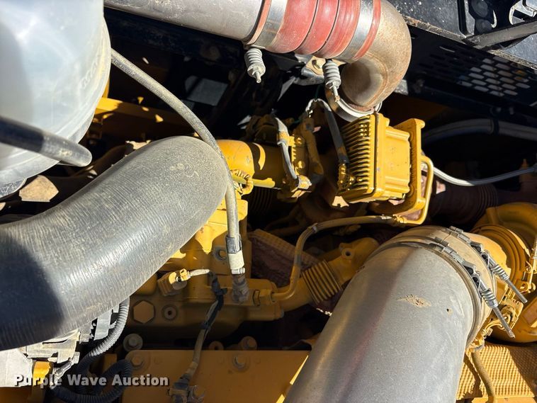 image for item ES8219 2017 John Deere 470G LC excavator
