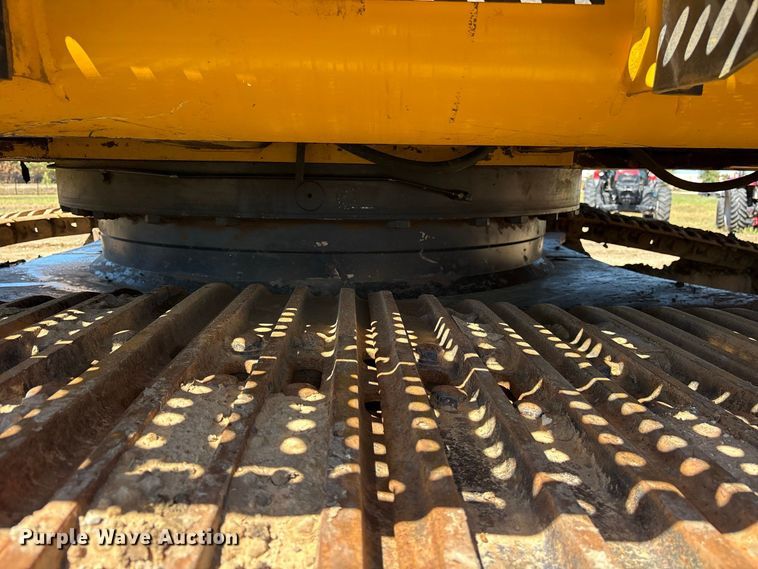 image for item ES8219 2017 John Deere 470G LC excavator