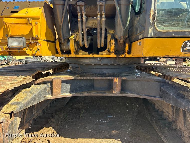 image for item ES8219 2017 John Deere 470G LC excavator