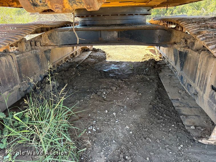 image for item ES8219 2017 John Deere 470G LC excavator