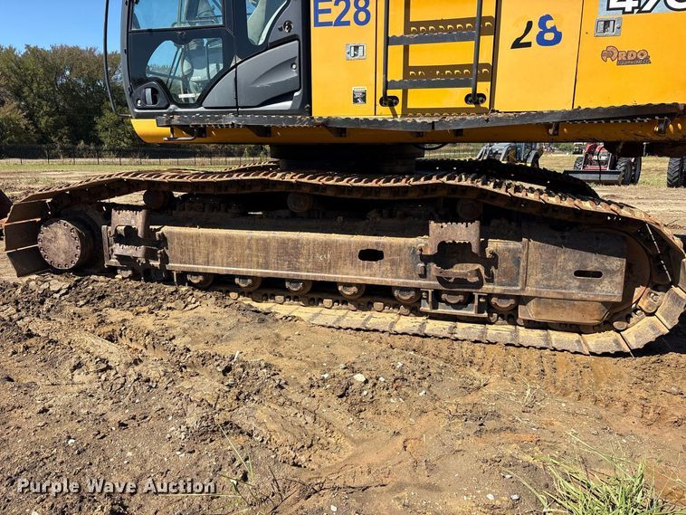 image for item ES8219 2017 John Deere 470G LC excavator
