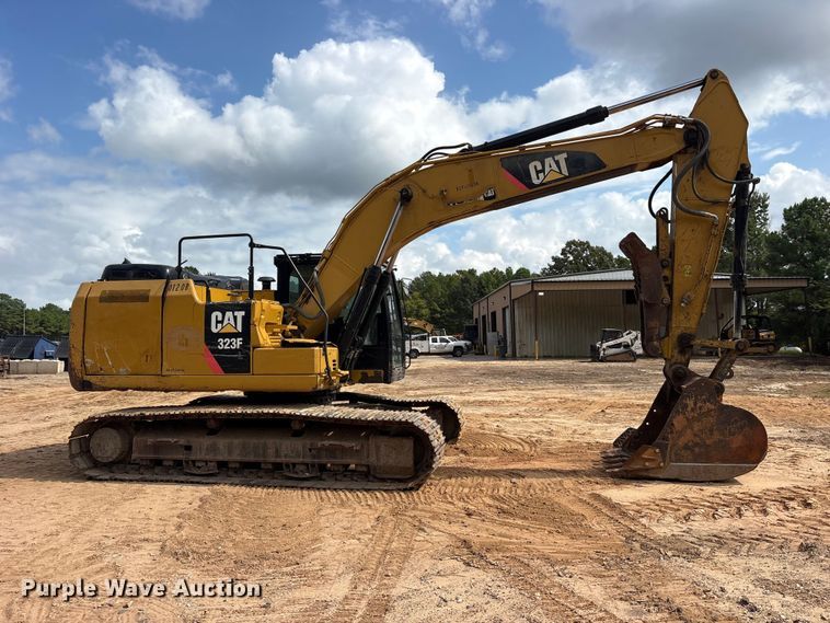 image for item ES8288 2015 Caterpillar 323F L excavator