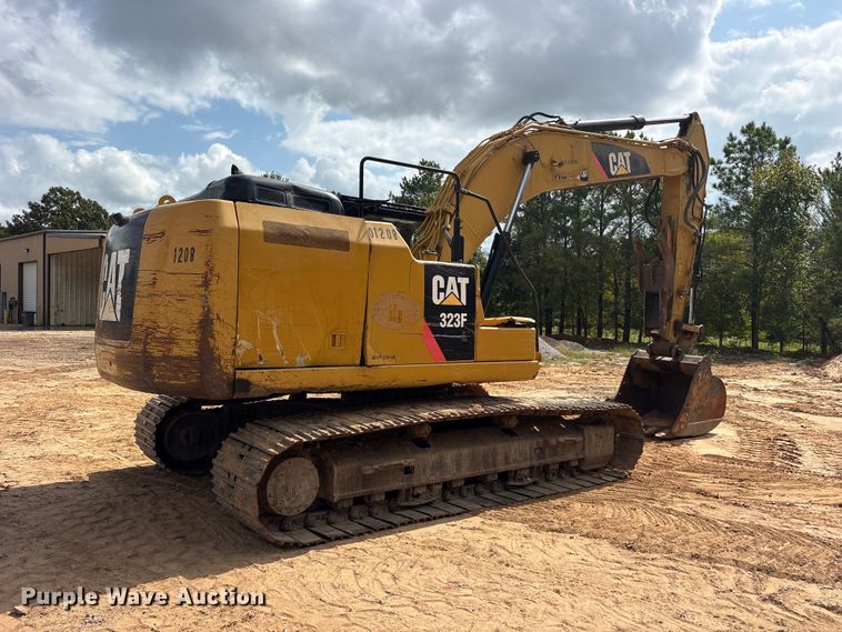 image for item ES8288 2015 Caterpillar 323F L excavator