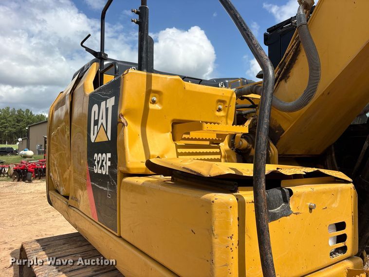 image for item ES8288 2015 Caterpillar 323F L excavator