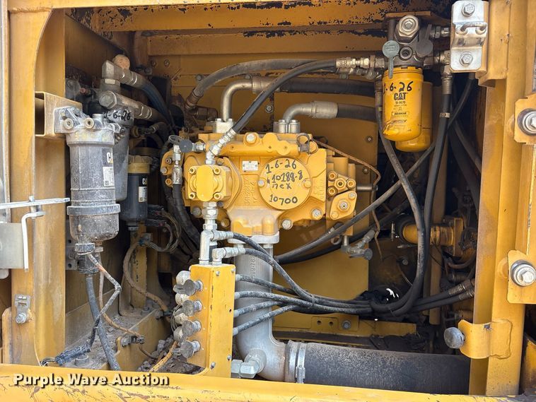 image for item ES8288 2015 Caterpillar 323F L excavator