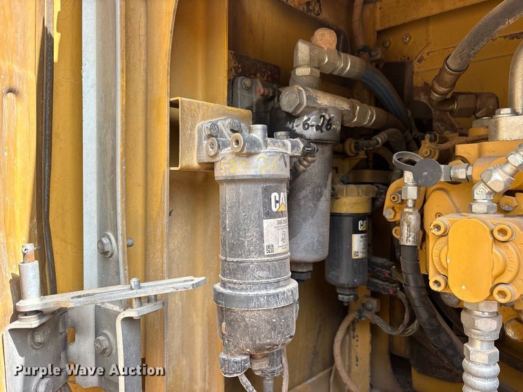 image for item ES8288 2015 Caterpillar 323F L excavator