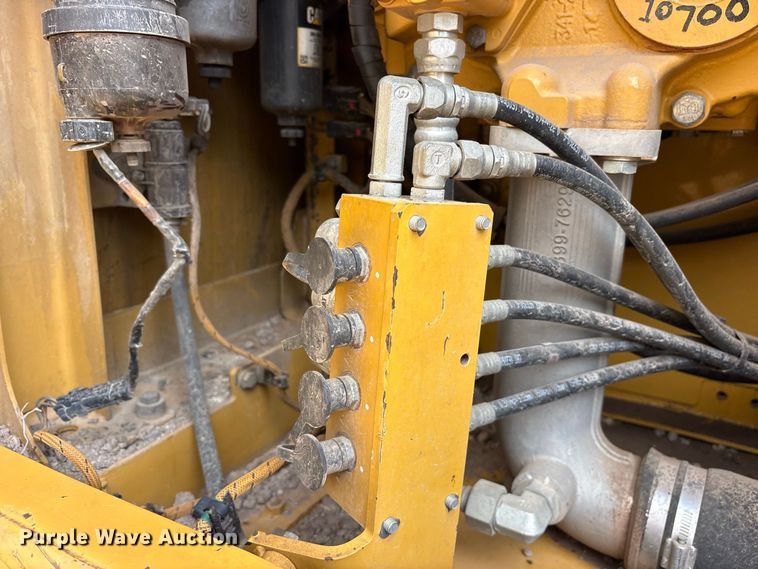 image for item ES8288 2015 Caterpillar 323F L excavator