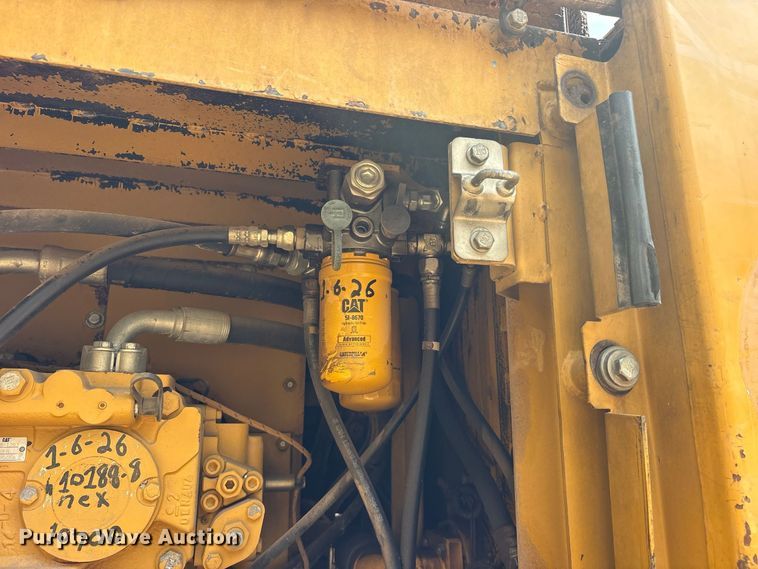 image for item ES8288 2015 Caterpillar 323F L excavator