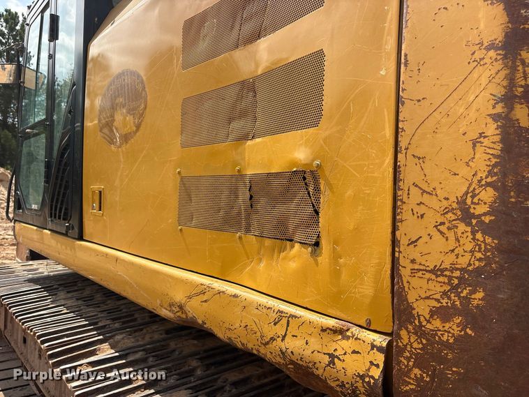 image for item ES8288 2015 Caterpillar 323F L excavator