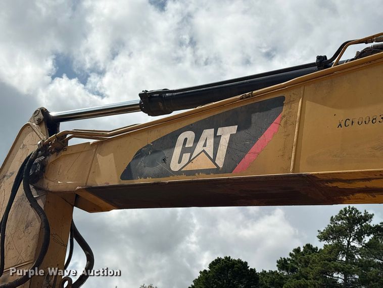image for item ES8288 2015 Caterpillar 323F L excavator