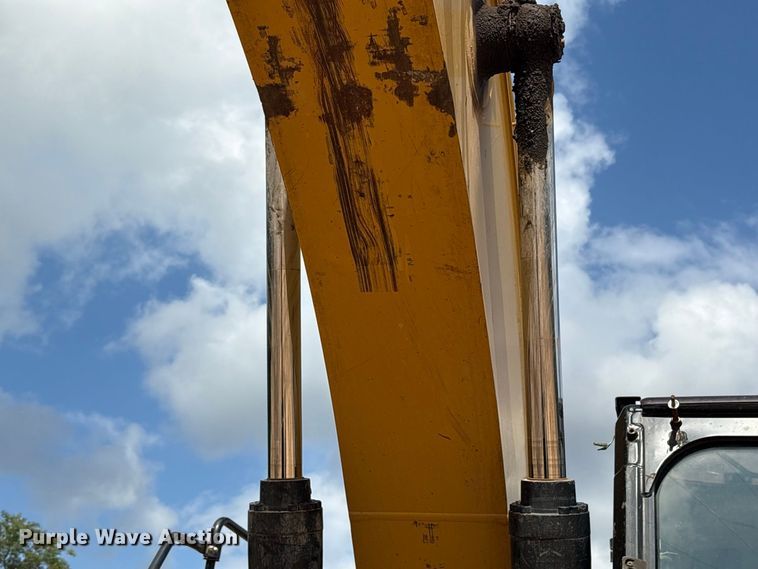 image for item ES8288 2015 Caterpillar 323F L excavator