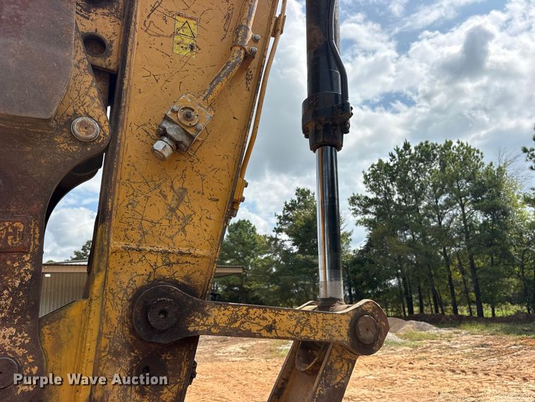 image for item ES8288 2015 Caterpillar 323F L excavator