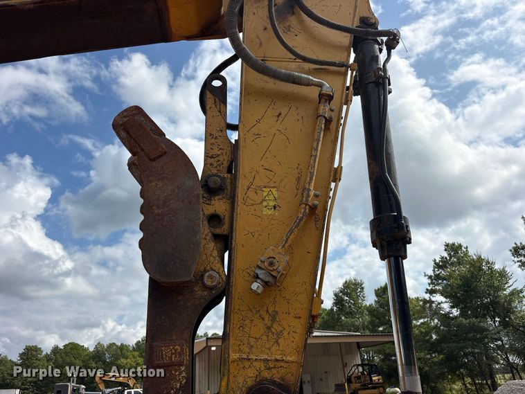 image for item ES8288 2015 Caterpillar 323F L excavator