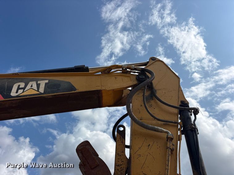 image for item ES8288 2015 Caterpillar 323F L excavator