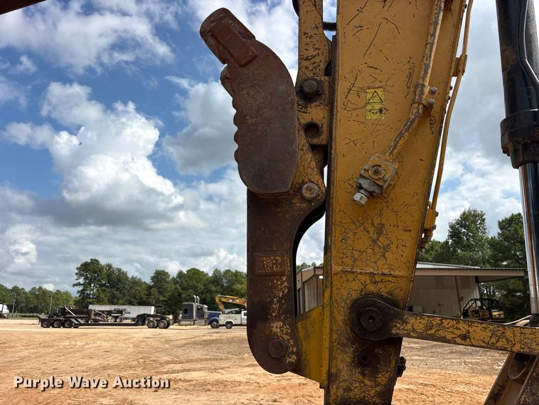image for item ES8288 2015 Caterpillar 323F L excavator