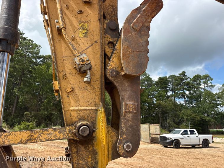image for item ES8288 2015 Caterpillar 323F L excavator