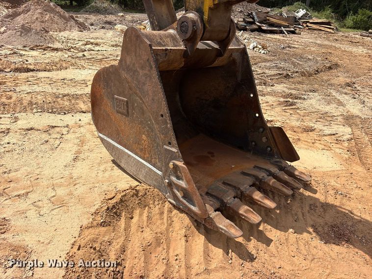 image for item ES8288 2015 Caterpillar 323F L excavator