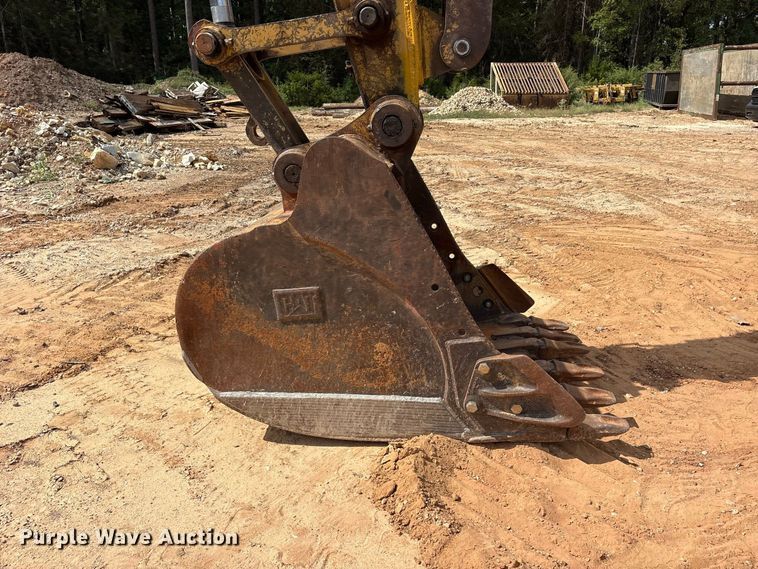 image for item ES8288 2015 Caterpillar 323F L excavator