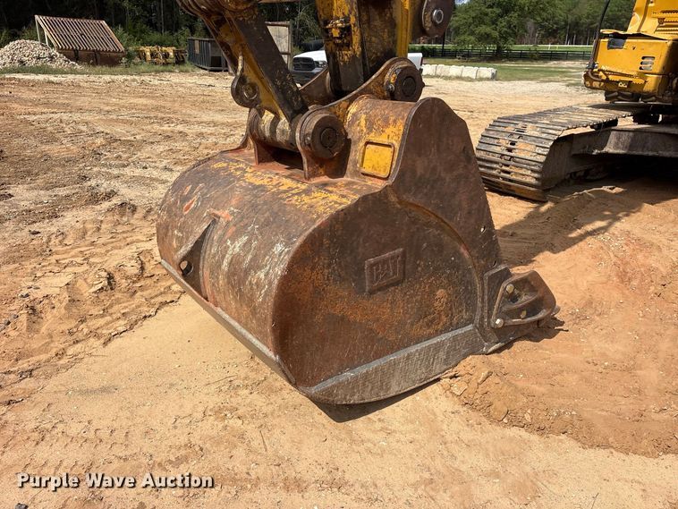image for item ES8288 2015 Caterpillar 323F L excavator