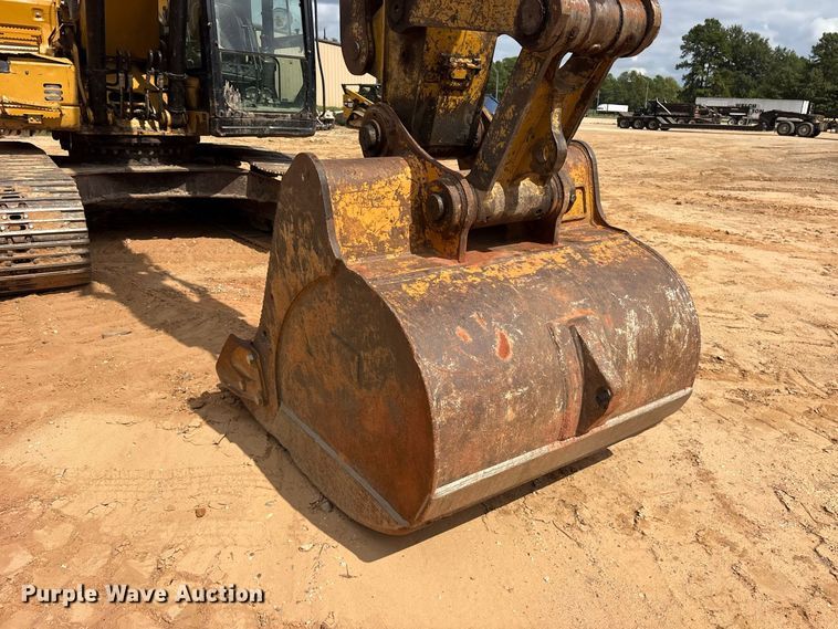 image for item ES8288 2015 Caterpillar 323F L excavator