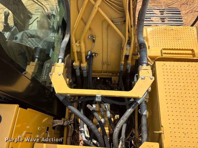 image for item ES8288 2015 Caterpillar 323F L excavator