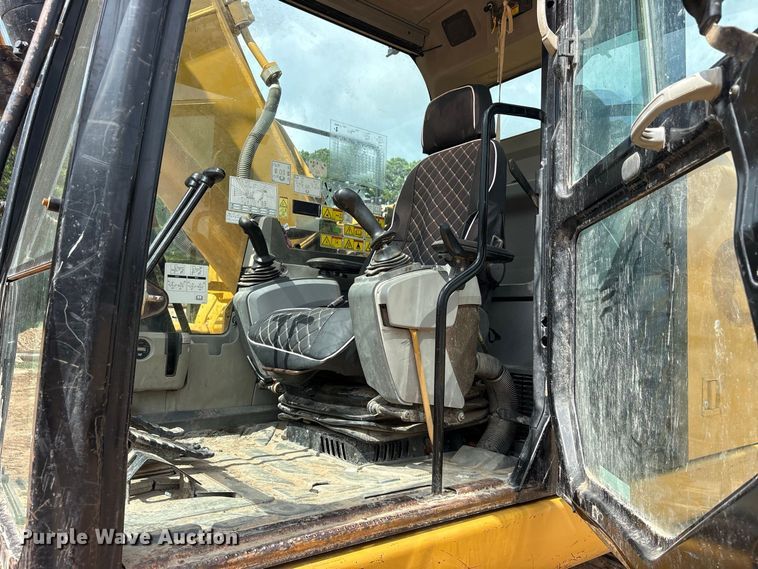 image for item ES8288 2015 Caterpillar 323F L excavator