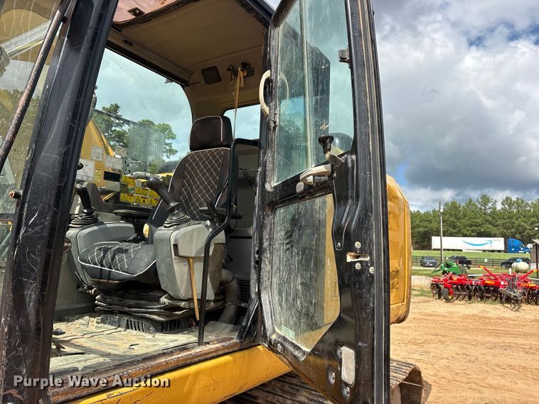 image for item ES8288 2015 Caterpillar 323F L excavator