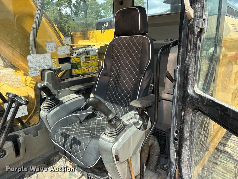 image for item ES8288 2015 Caterpillar 323F L excavator